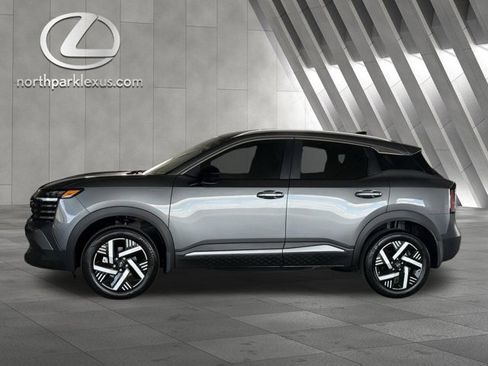 Used 2026 Nissan Kicks SV w/ SV Premium Package FWD image 1