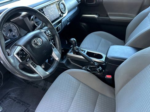 Used 2021 Toyota Tacoma SR5 AWD/4WD image 4