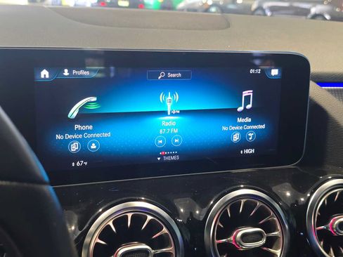 Used 2021 Mercedes-Benz GLA 250 4MATIC image 26