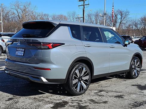 New 2026 Mitsubishi Outlander SE image 4