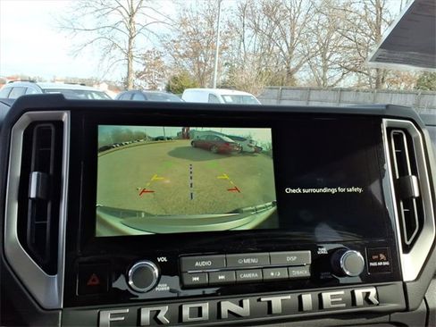 Certified 2025 Nissan Frontier SV image 15