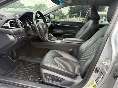 Used 2018 Toyota Camry SE FWD image 10
