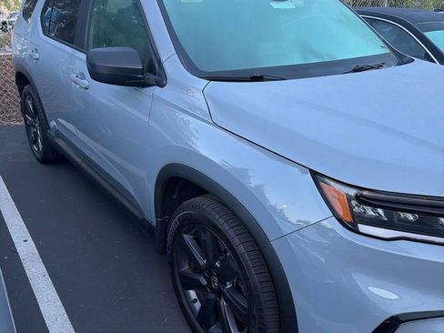 Certified 2023 Honda Pilot Sport image 3