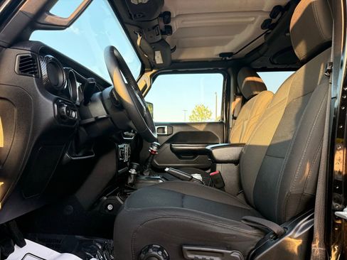 Used 2018 Jeep Wrangler Unlimited Sport S AWD/4WD image 11