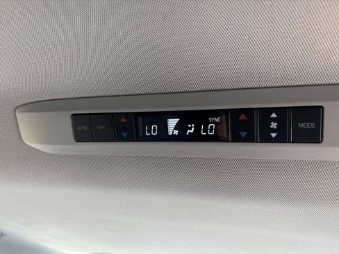 Used 2025 Toyota Sienna XLE FWD image 20