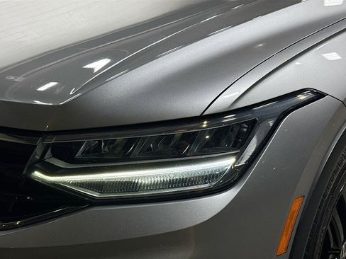 Used 2022 Volkswagen Tiguan SE R-Line image 9