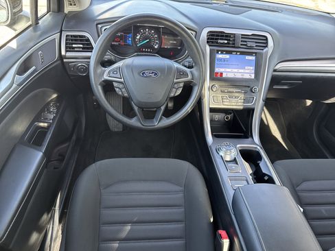 Certified 2017 Ford Fusion SE w/ Fusion SE Technology Package FWD image 12