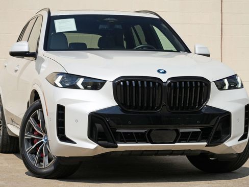 Used 2024 BMW X5 xDrive50e w/ M Sport Package AWD/4WD image 4