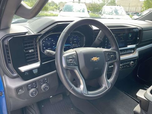 Used 2022 Chevrolet Silverado 1500 LT AWD/4WD image 18