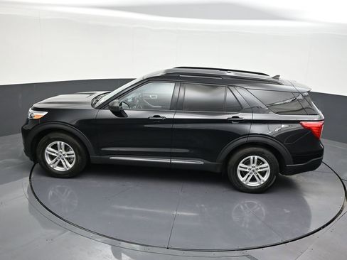 Used 2024 Ford Explorer XLT w/ Equipment Group 202A RWD image 18