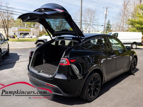 Used 2022 Tesla Model Y Long Range image 18
