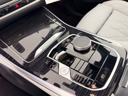 Used 2026 BMW X5 xDrive40i w/ M Sport Package image 17