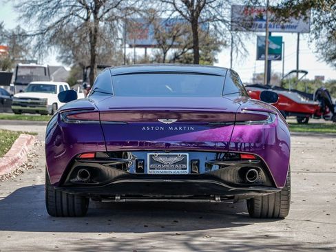 Used 2024 Aston Martin DB12 Coupe image 7