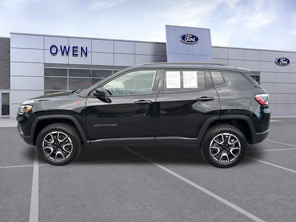 Used 2024 Jeep Compass Trailhawk AWD/4WD image 2