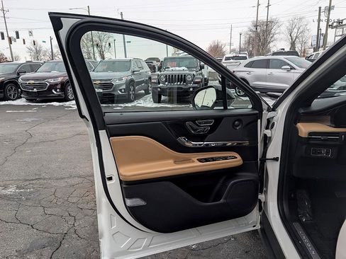 Used 2020 Lincoln Corsair Reserve w/ Equipment Group 202A image 9