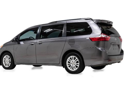 Used 2017 Toyota Sienna XLE FWD image 4