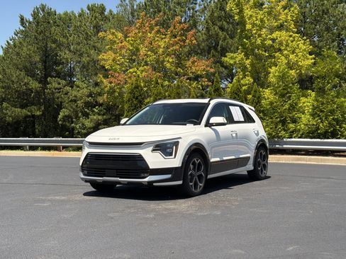 Used 2023 Kia Niro SX Touring FWD image 13