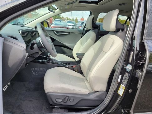 Used 2024 Kia Niro EX Touring image 9