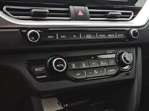 Used 2022 Kia Niro EX Premium image 18