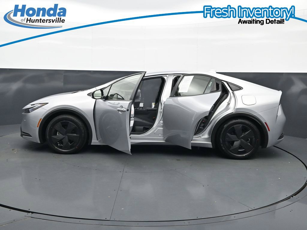 Used 2025 Toyota Prius LE FWD image 42