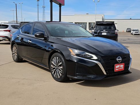 Used 2023 Nissan Altima 2.5 SV image 4