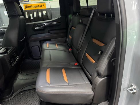 Used 2024 GMC Sierra 1500 AT4 w/ Technology Package image 10