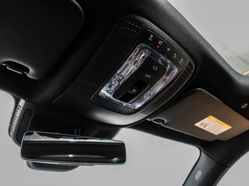 Used 2024 Mercedes-Benz GLB 35 AMG 4MATIC image 31