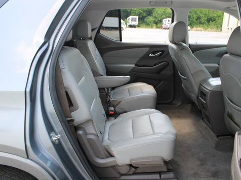 Used 2021 Chevrolet Traverse Premier FWD image 13