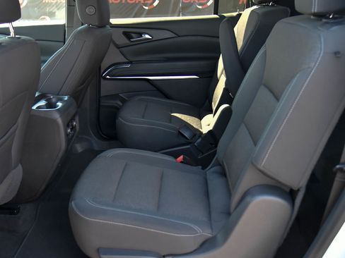 Used 2024 Chevrolet Traverse LT image 44