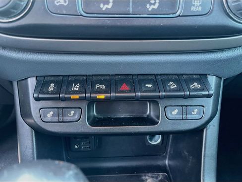 Used 2022 Chevrolet Colorado Z71 w/ Safety Package RWD image 20