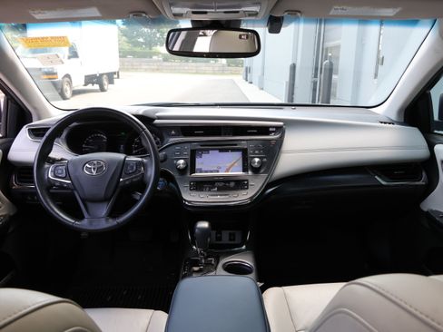 Used 2018 Toyota Avalon XLE Premium w/ All Weather Liner Package FWD image 16