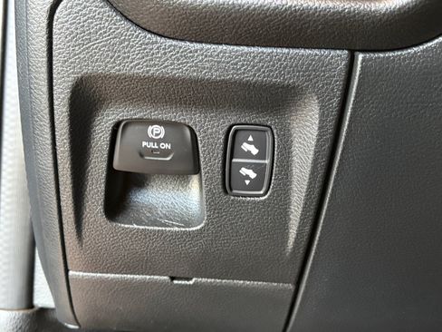 Used 2024 RAM 1500 Laramie AWD/4WD image 28