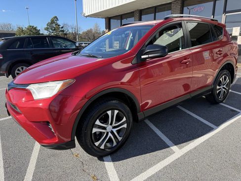 Used 2017 Toyota RAV4 LE image 1