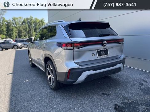 New 2025 Volkswagen Tiguan SE image 14