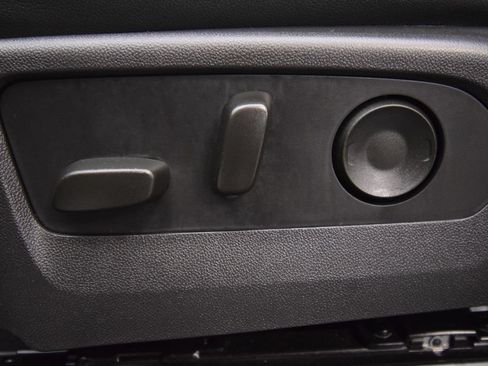 Used 2025 Chevrolet Colorado Trail Boss AWD/4WD image 29