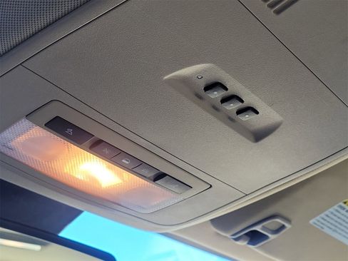 Used 2010 Buick LaCrosse CXL image 21