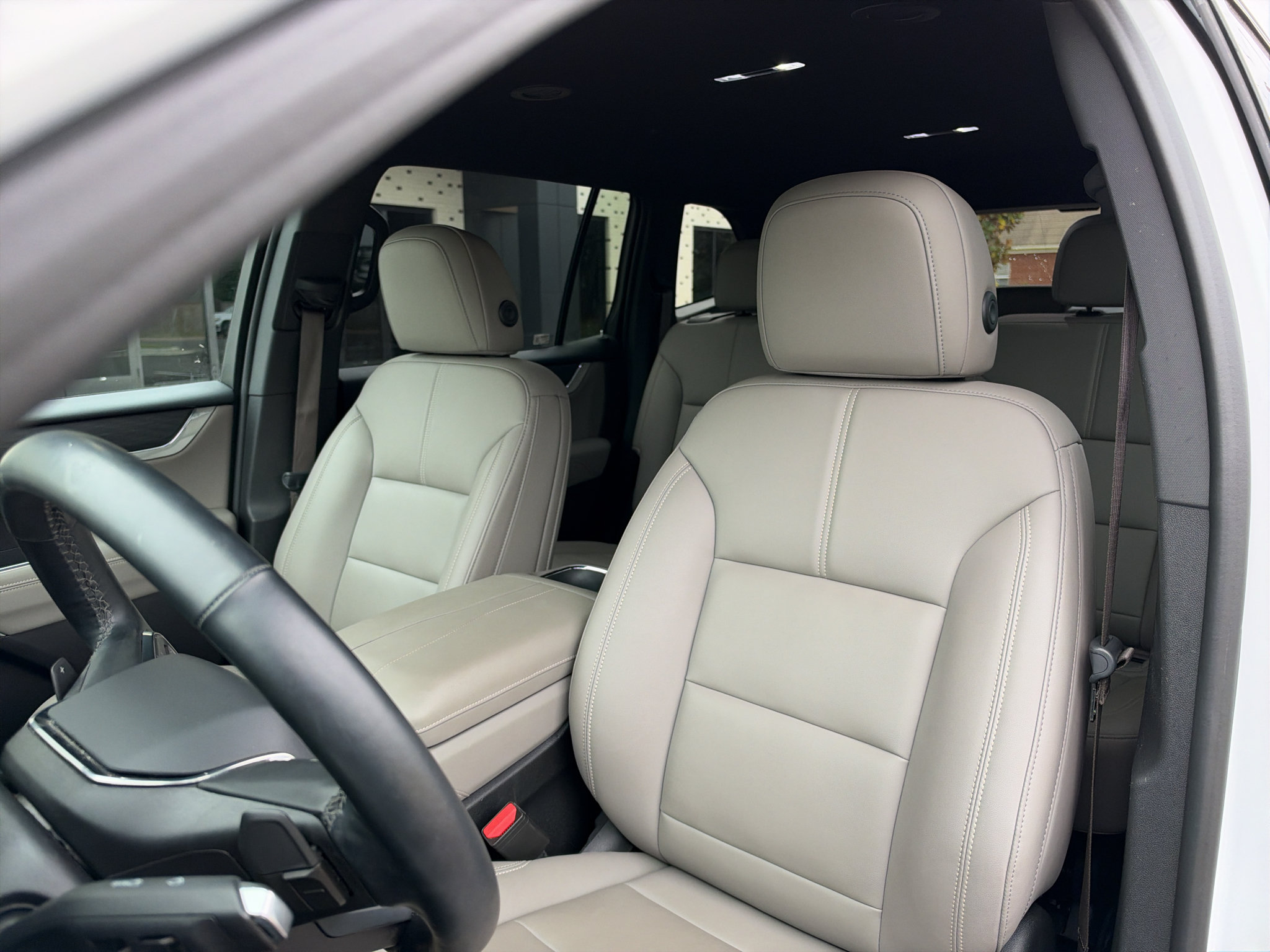 Used 2026 GMC Acadia Elevation w/ Elevation Premium Package FWD image 13