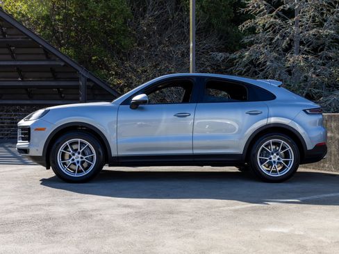 Certified 2025 Porsche Cayenne Coupe image 2