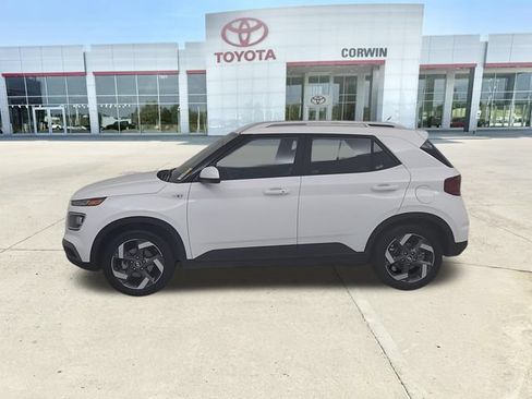 Used 2025 Hyundai Venue SEL FWD image 9