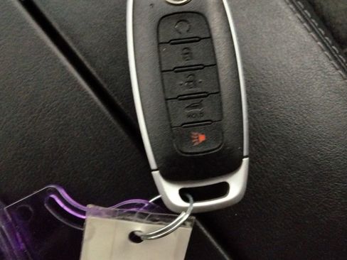 Used 2024 Nissan Rogue SV image 46