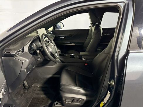 Used 2023 Toyota Venza XLE AWD/4WD image 11