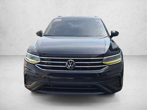 Used 2022 Volkswagen Tiguan SE image 2