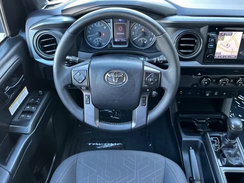 Used 2019 Toyota Tacoma TRD Off-Road w/ Technology Package image 14