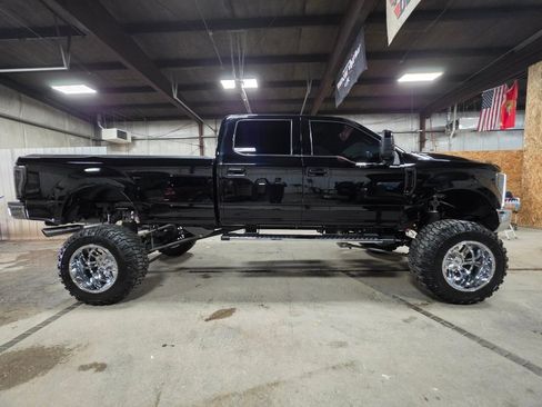 Used 2018 Ford F350 Lariat w/ Tow Technology Bundle image 3