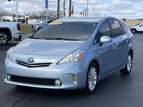 Used 2012 Toyota Prius V Five image 3