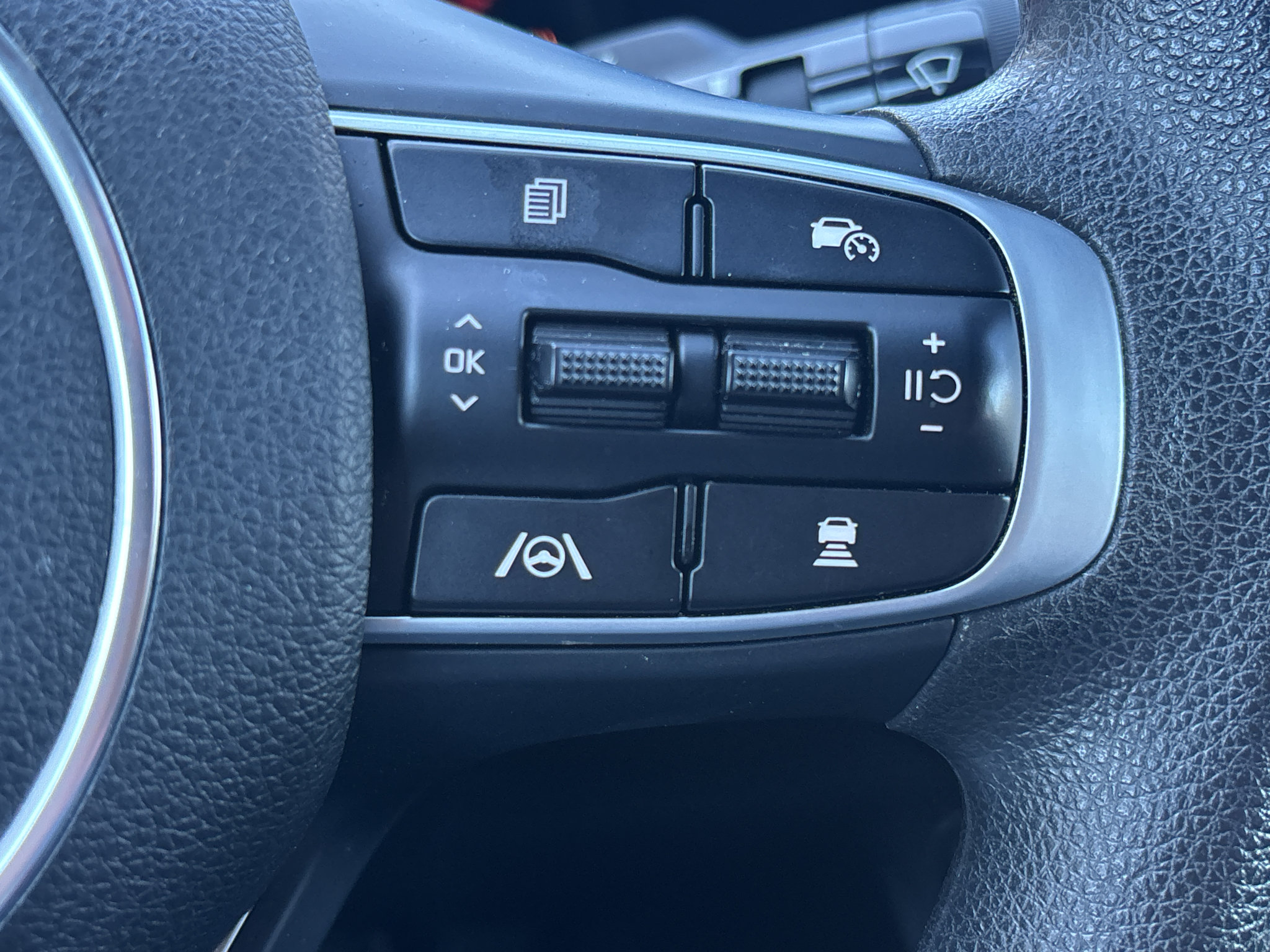Used 2025 Kia K5 LXS FWD image 11