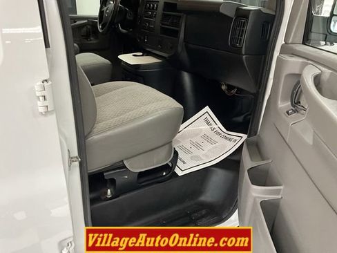 Used 2015 GMC Savana 2500 image 31