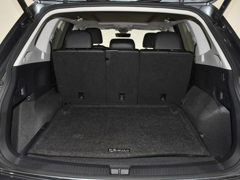 Used 2024 Volkswagen Tiguan SE image 32