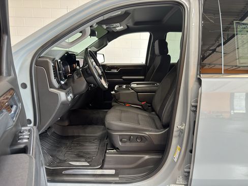 Used 2025 GMC Sierra 1500 SLE w/ Preferred Package AWD/4WD image 15
