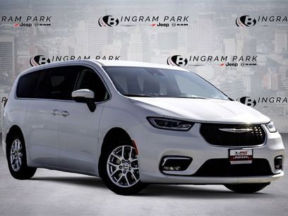 Used 2023 Chrysler Pacifica Touring-L